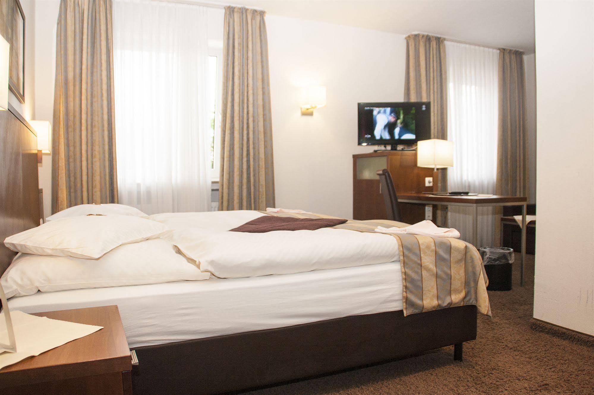 Hotel Zum Adler ボン エクステリア 写真