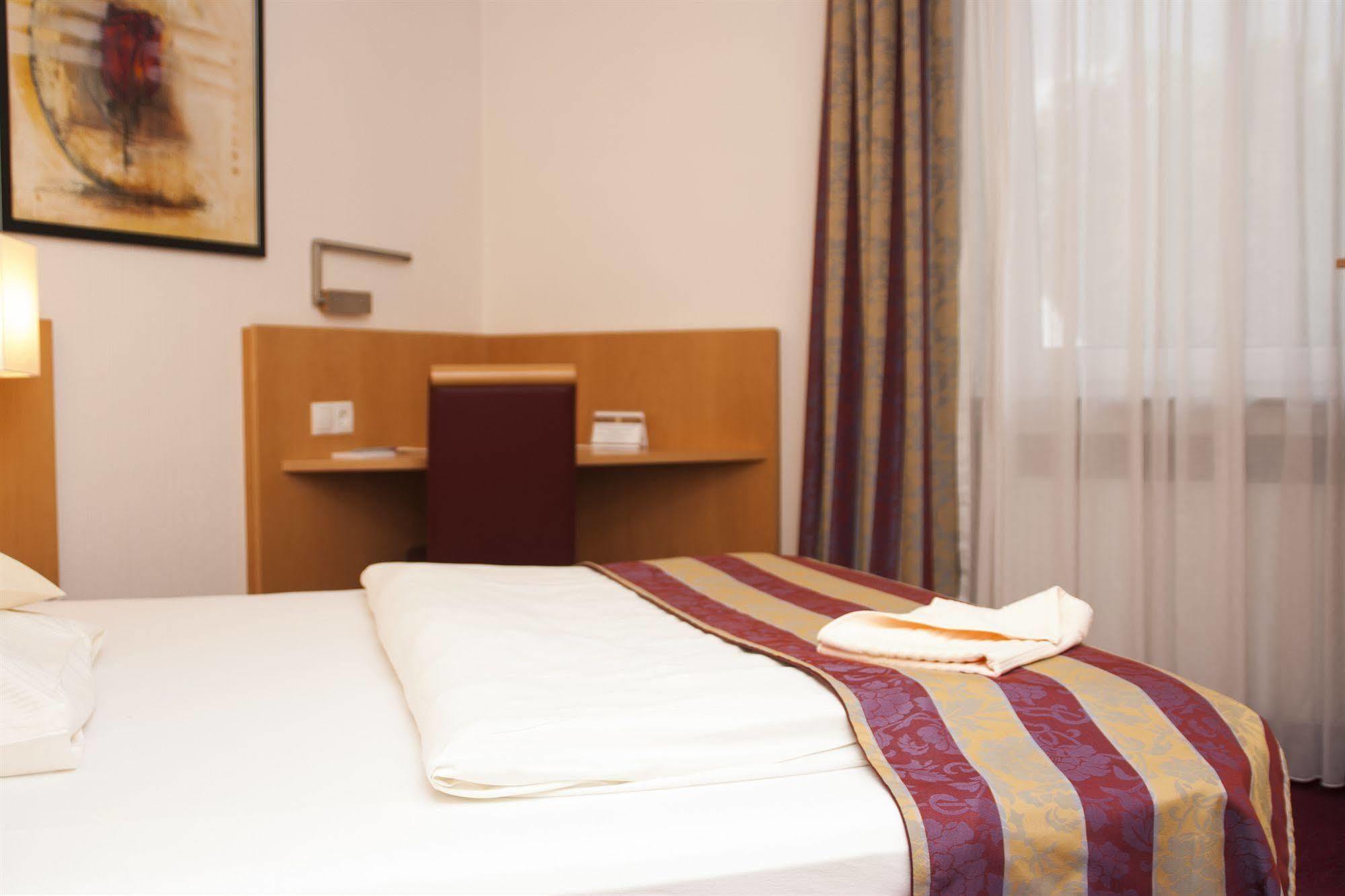 Hotel Zum Adler ボン エクステリア 写真