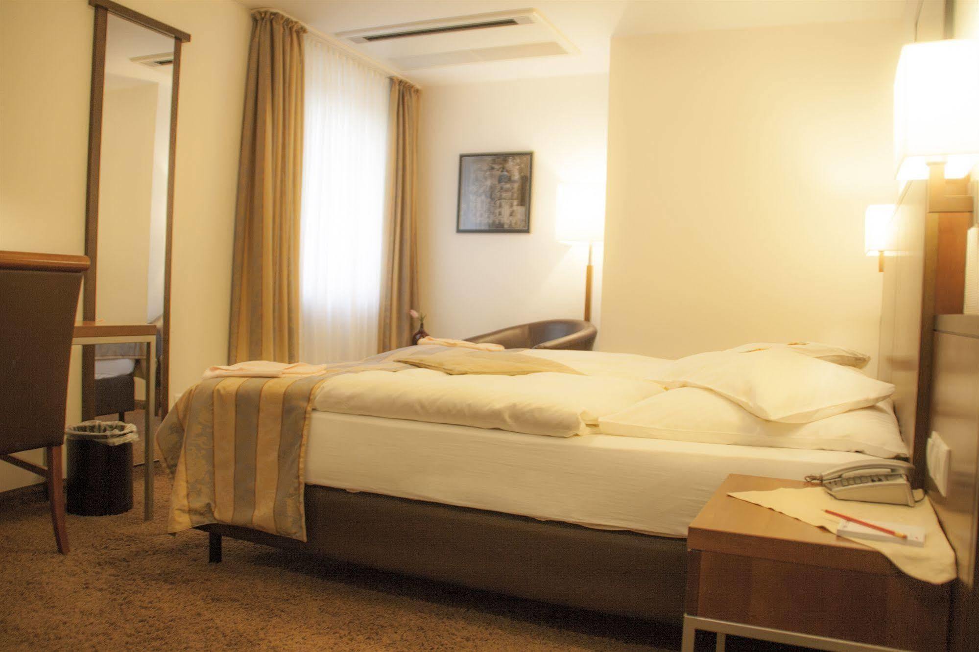 Hotel Zum Adler ボン エクステリア 写真
