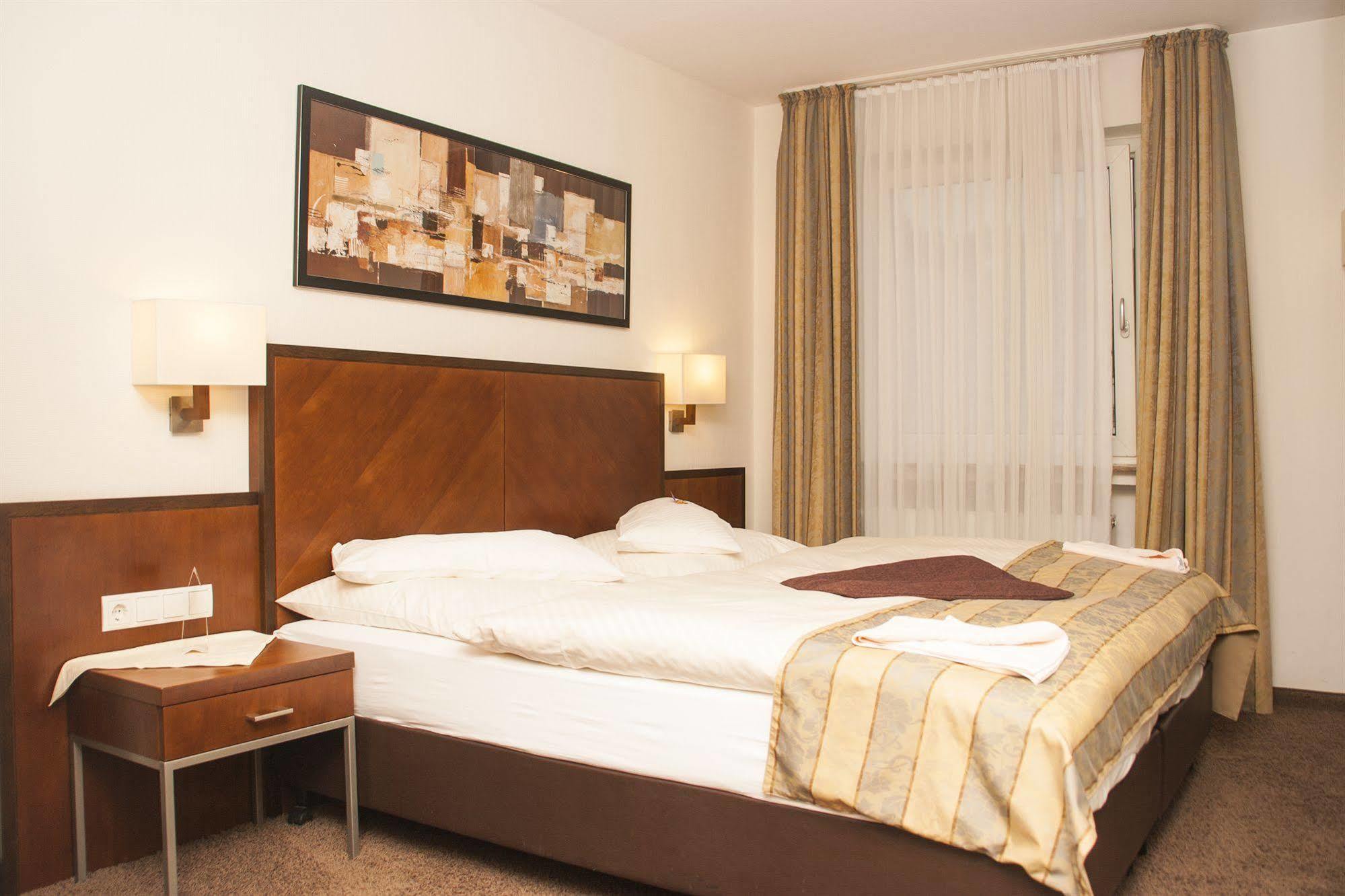Hotel Zum Adler ボン エクステリア 写真